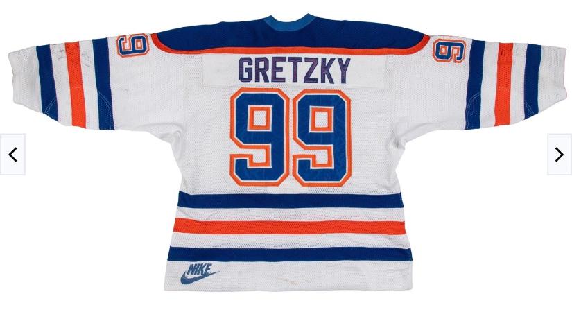 Hokitörténelmi áron kelt el az NHL egyik legnagyobb legendájának meze