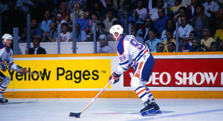 Sosem látott összegért értékesítették a kanadai szupersztár legendás mezét