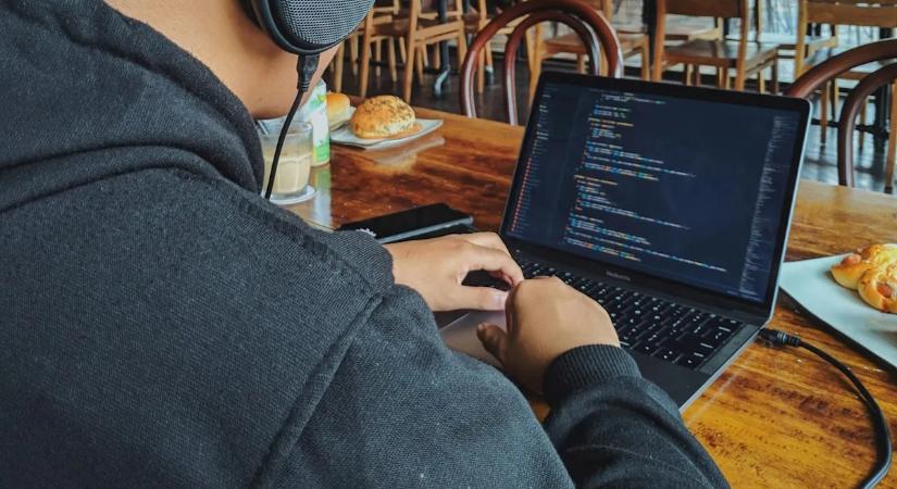 Megfosztja az embereket a szerzői jogaiktól egy szolgáltatás