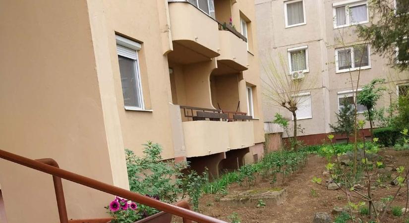 Ez már a pofátlanság netovábbja, ami egy nyíregyházi lépcsőháznál történt – mindenki erről beszél