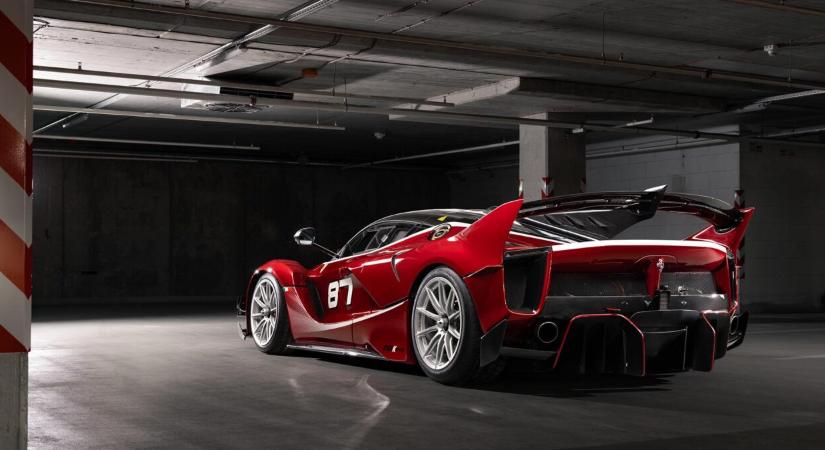 Ötmillió eurós Ferrari a magyar autófotós lencséjén keresztül