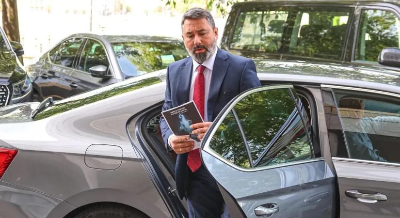 Megérkeztek a Fidesz politikusai, hamarosan kiderül, kik lesznek a frakció tagjai