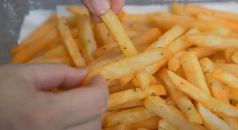 Kétszer ropogósabb lesz a krumpli, ha így sütöd