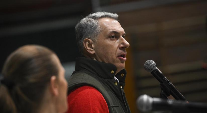 Lázár János beül az Országgyűlésbe, egy évre vállalja a parlamenti munkát