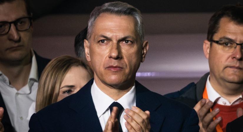 Lázár János beül az Országgyűlésbe, egy évre vállalja a munkát