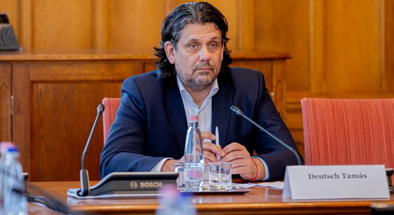 Magyar Péter édesanyja regált Deutsch Tamás bejegyzésére, amiből kiderült, hogy feljelentette a politikust