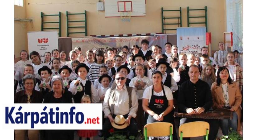 Kárpátaljai citerások találkozója, másodszor - Örömzenélés Sárosorosziban