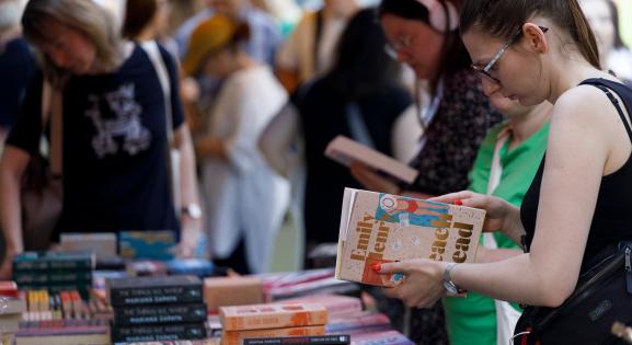 A kötött ár eltörlésére kéri a Magyar Könyvkiadók és Könyvterjesztők Egyesülete a Parlamentet