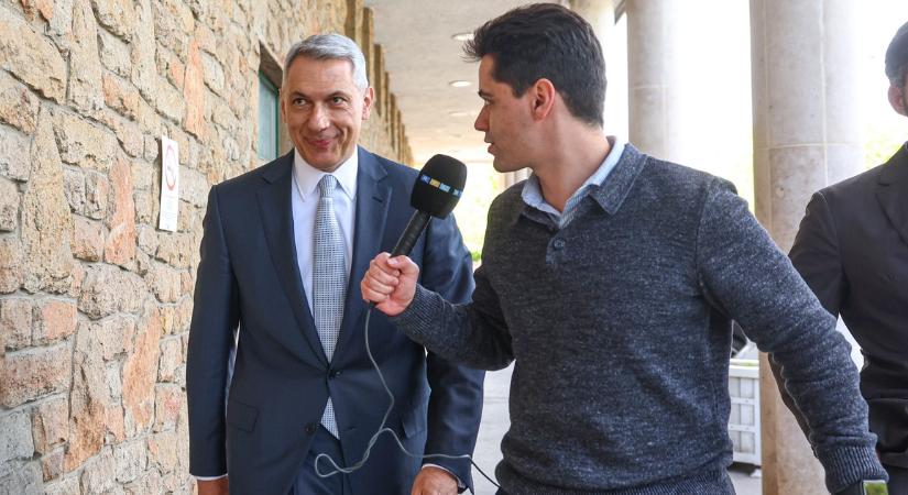 Lázár János beül a parlamentbe, beszélt a terveiről is