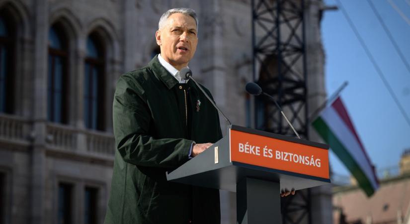 Lázár János beül a parlamentbe, de csak egy évre