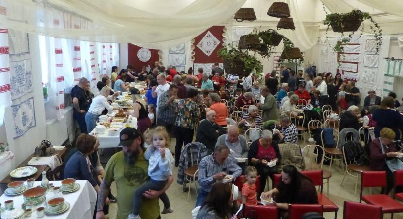 Már a kezdéskor roskadásig voltak az asztalok a hajdú-bihari gasztrofesztiválon!