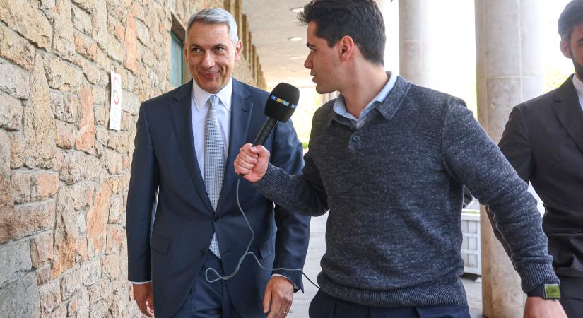 Lázár János beül a parlamentbe, de olyat akar tenni, amit nagyon nehéz lesz betartania