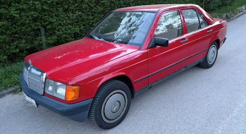 Ez a kopott piros Merci több pénzt láthatott, mint sok bankfiók (galéria)