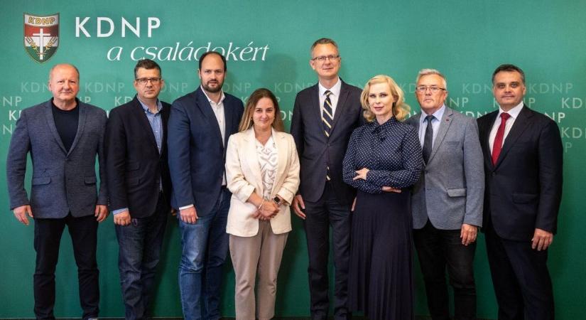 Hivatalos: ők alkotják majd a KDNP parlamenti frakcióját