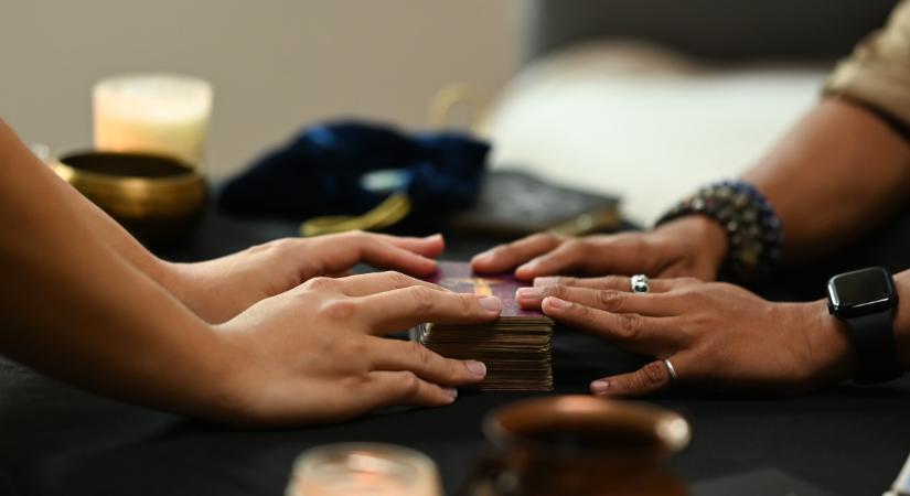 Heti Tarot jóslás április 27- május 3: a Kelyhek Apródja az őszinte közeledés lapja