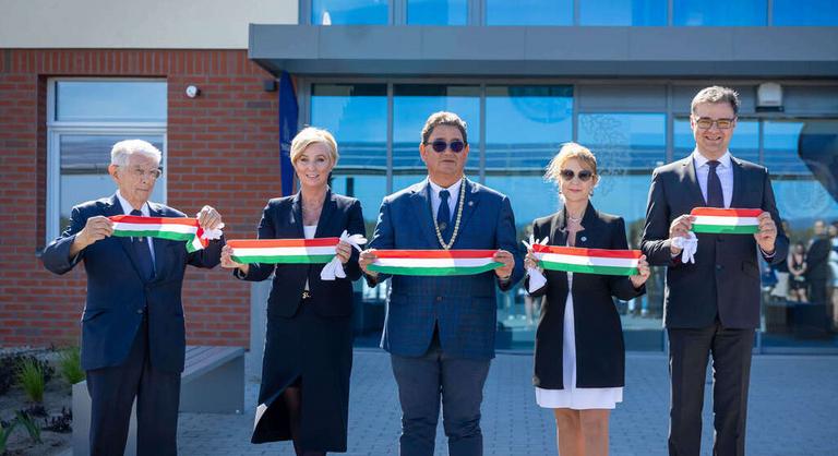 Átadták a Semmelweis Egyetem George Berci Sebészeti Oktató és Kutató Laboratóriumát Herceghalmon