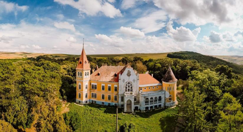 Eladó a mezőzáhi Ugron-kastély?