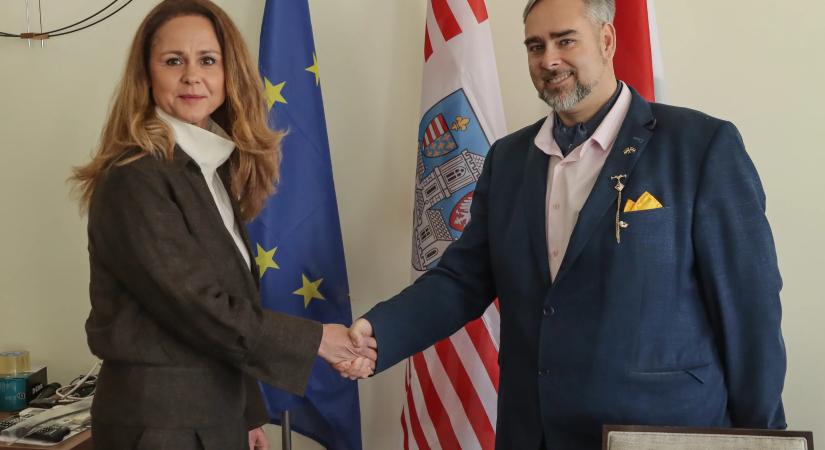 Átvette mandátumát hivatalunkban Óbuda-Békásmegyer új képviselője, Boda Nikoletta