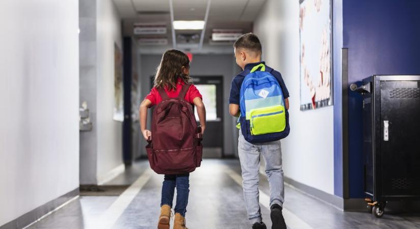 Ellopta egy kilenc éves kisfiú hátizsákját az iskolánál, de egy valamivel nem számolt