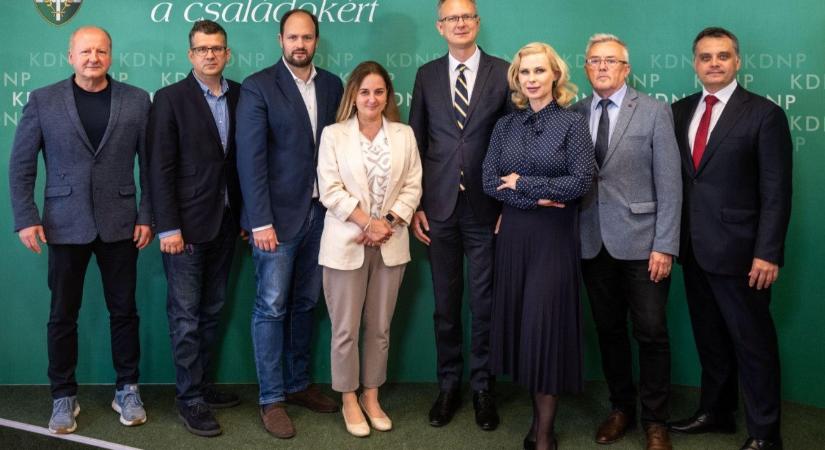 Megalakult a KDNP parlamenti képviselőcsoportja, megszólalt a frakcióvezető