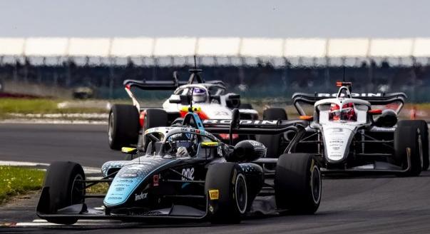 Molnár Martin dobogóval nyitott első brit F3-as versenyhétvégéjén