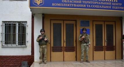 A bíróság bűnösnek találta az ungvári járási toborzóközpont vezetőjét az ombudsman képviselője munkájának akadályozásában