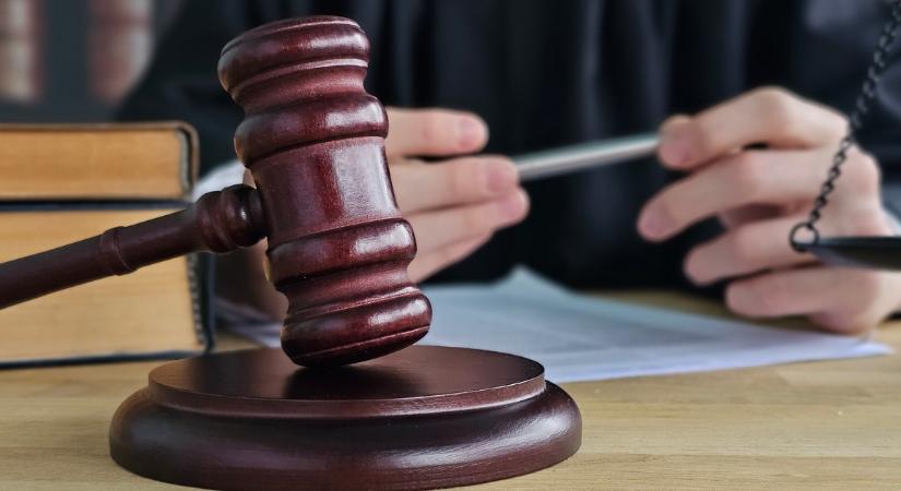 Tehetek valamit, hogy elhunyt édesapám élettársa ne tegye tönkre a cégét, mielőtt megöröklöm?