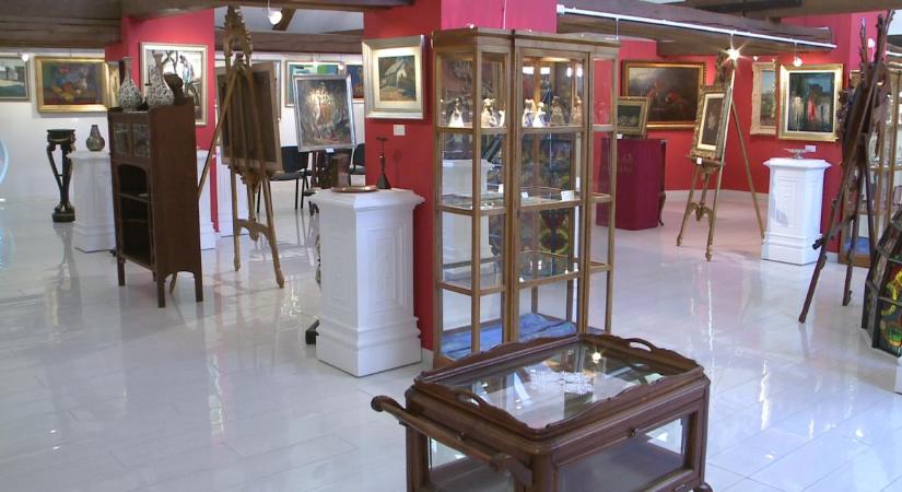 Milliós festmények és különleges műtárgyak kerülnek kalapács alá a Villás Galéria árverésén