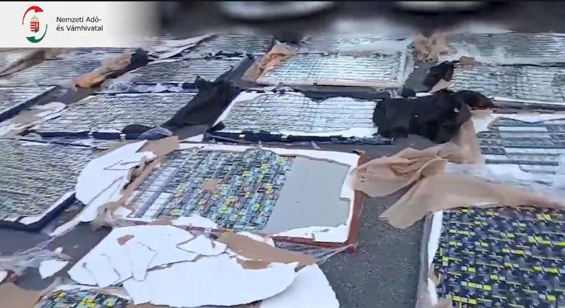 NAV-fogás: Brutális bukás az autópályán! (videó)