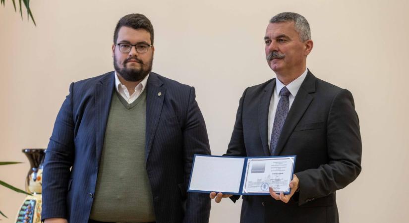 Átvette képviselői mandátumát F. Kovács Sándor Karcagon – galériával