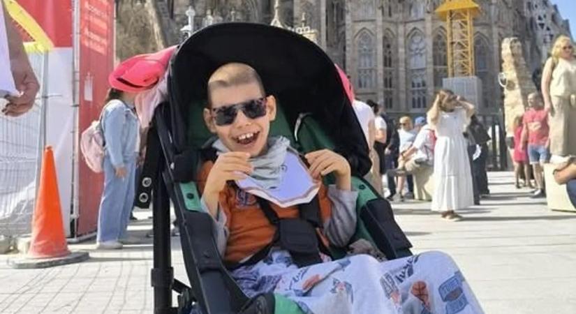 Egy kisfiú álma Barcelonában teljesülhet: Márki Lacika esélyt kap a teljesebb életre