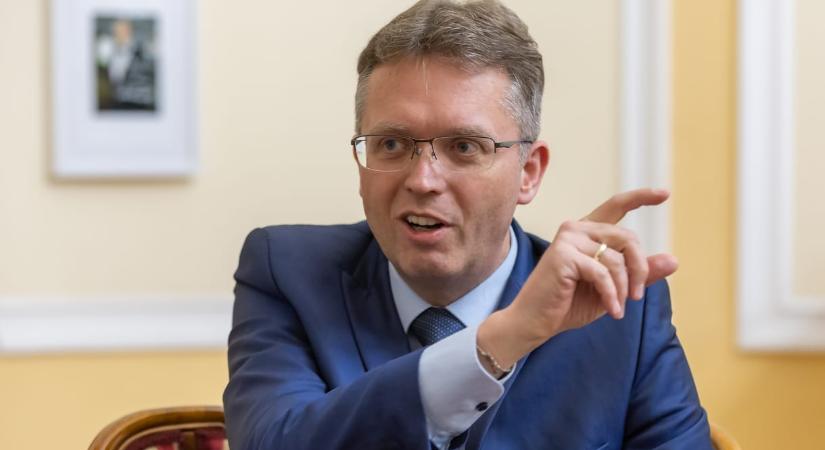 Hankó Balázst megkérdezték, miért épp azok a zenészek kaptak állami támogatást, akik a Fidesz szekerét tolták a kampányban, reakciója önmagáért beszél