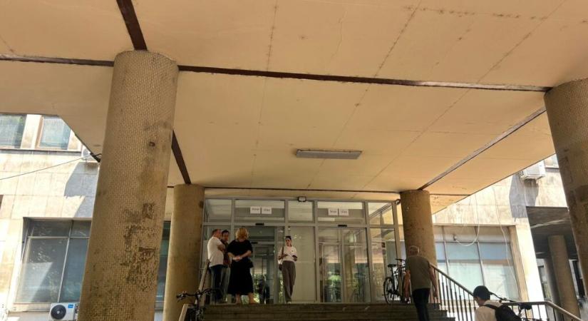 Botrányos feliratok jelentek meg a Vegyészeti Kar épületén