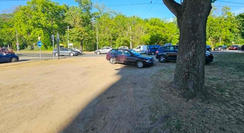 Baleset történt Debrecen egyik legforgalmasabb kereszteződésében