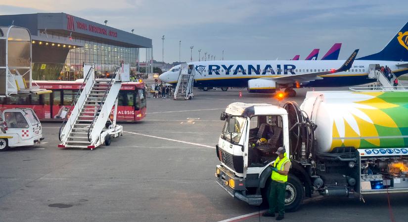 Ilyen kártérítésre és segítségre számíthatunk, ha a kerozinhiány miatt törlik a járatunkat