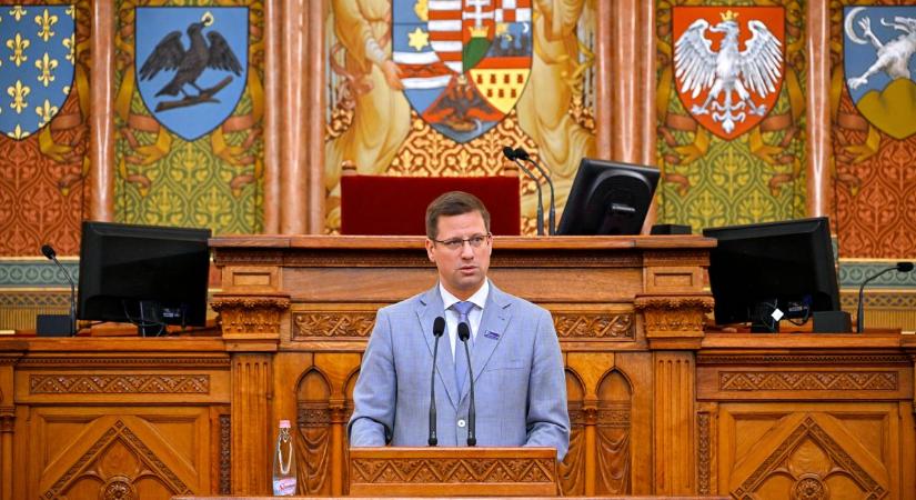 Fiatalítás és tapasztalat egyszerre – az elemző szerint a teljes társadalmat képviseli a Fidesz-frakció