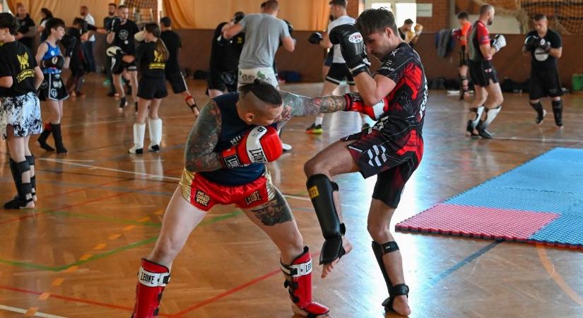 Rengeteg pofon csattant a hétvégén Mezőtúron – lányoknak is jutott belőle