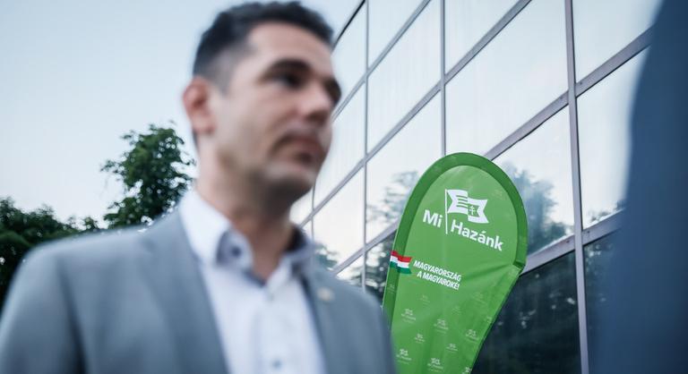 A Tisza Párt képviselőinek lehetséges luxizása ellen tiltakozik a Mi Hazánk