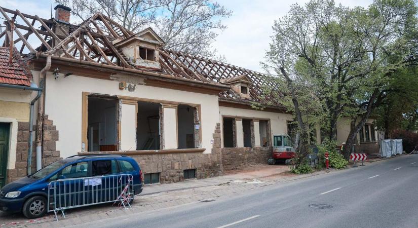 70 ezer pengőből épült, most bontják az egri iskolát – végleg ledőlnek a falak, amik között generációk nőttek fel