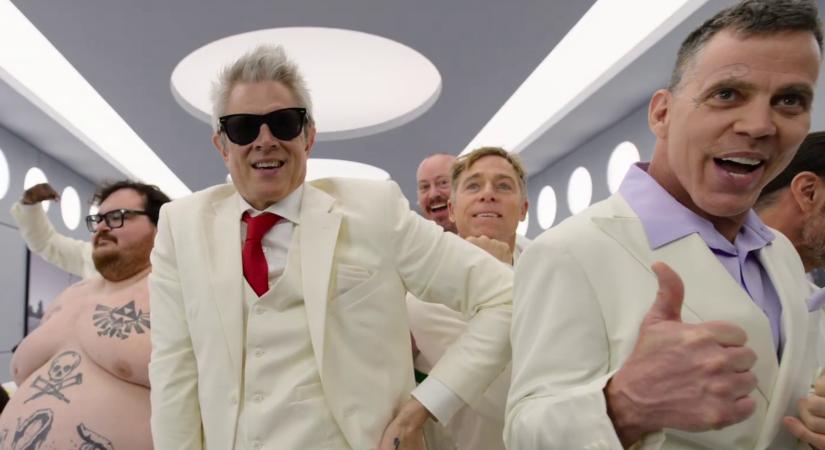 Megérkezett a Jackass 5. első előzetese, amelyben többek között egy robot prosztatavizsgálatot hajt végre