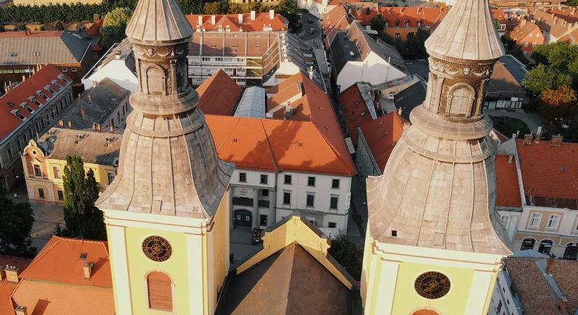 Megáldva és eltörölve, avagy az egyház újraírja a város kulturális terét