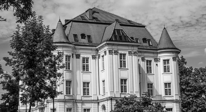 Lebukott a milliárdos: luxuskastélyból a börtönbe kerül