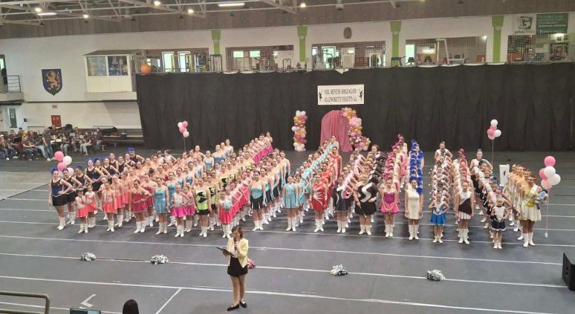 Sikerek és mosolyok a VIII. Hevesi Országos Mazsorett Fesztiválon