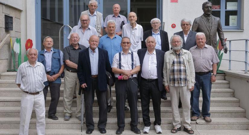 Elhalkult a zene, meghalt Sebő Ferenc