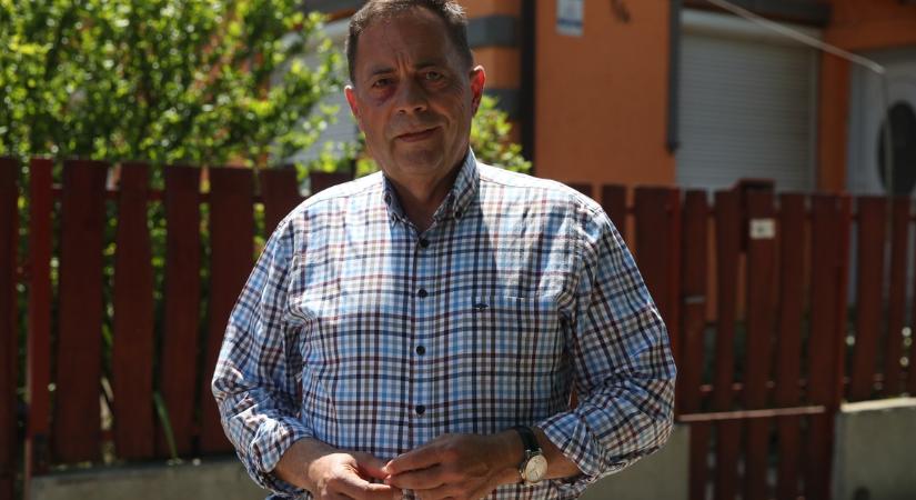 „Minden elmúlik” – összecsomagolt és elbúcsúzott jászberényi irodájától Pócs János