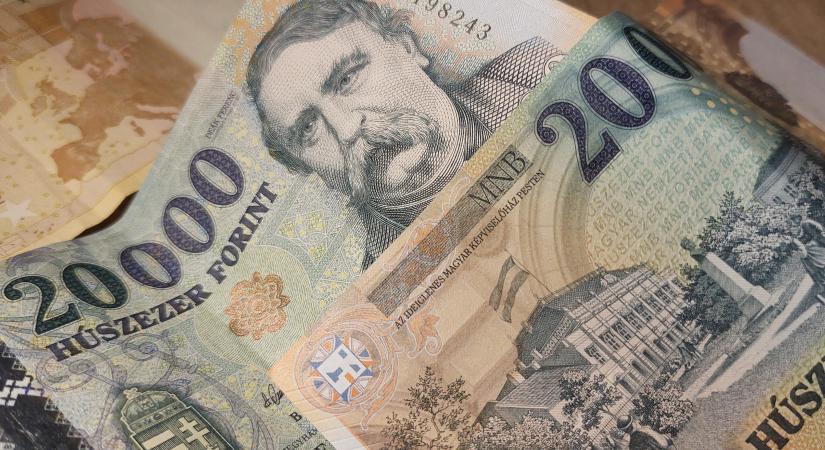 Centinként araszolgat a forint az erősödés irányába