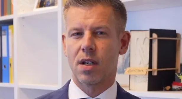 Magyar Péter felszólította a leköszönő kormányt, hogy szerdán hirdessen ki egy, a NAV-os zárolásokat érintő kormányrendeletet