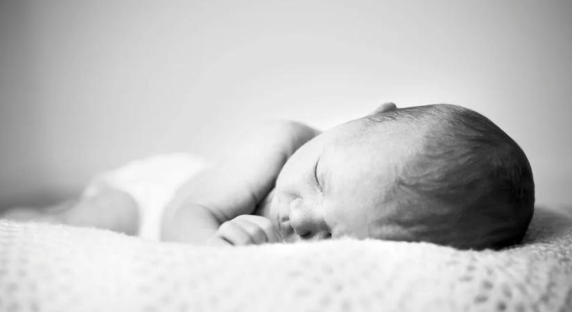 Repülőgépen indult be a szülés: a felhők között jött világra egy csecsemő