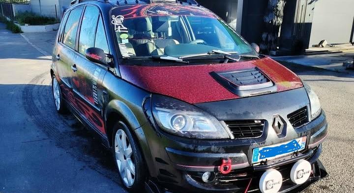 Ettől a használt autótól vagy elhányja magát az új tulaj, vagy azonnal beleszeret