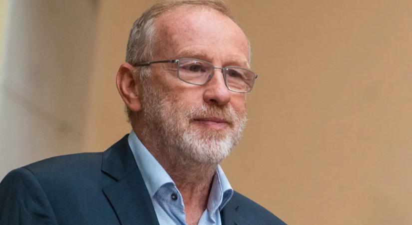 Túlélési kézikönyvet írt a Kárpát-medencéhez a volt telekommunikációs csúcsvezető